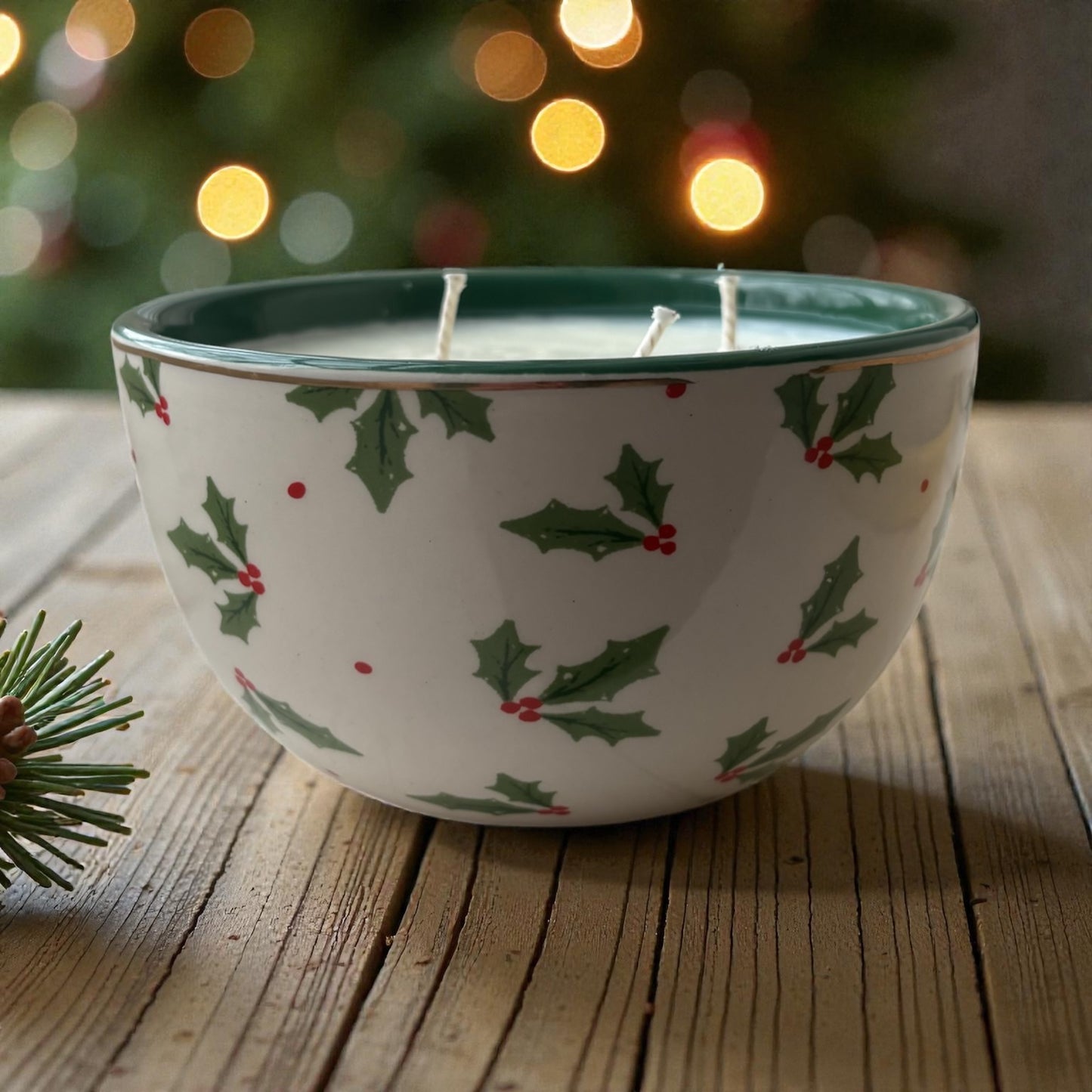 Celebrate Holly Bowl Candle – Mistletoe (12oz)