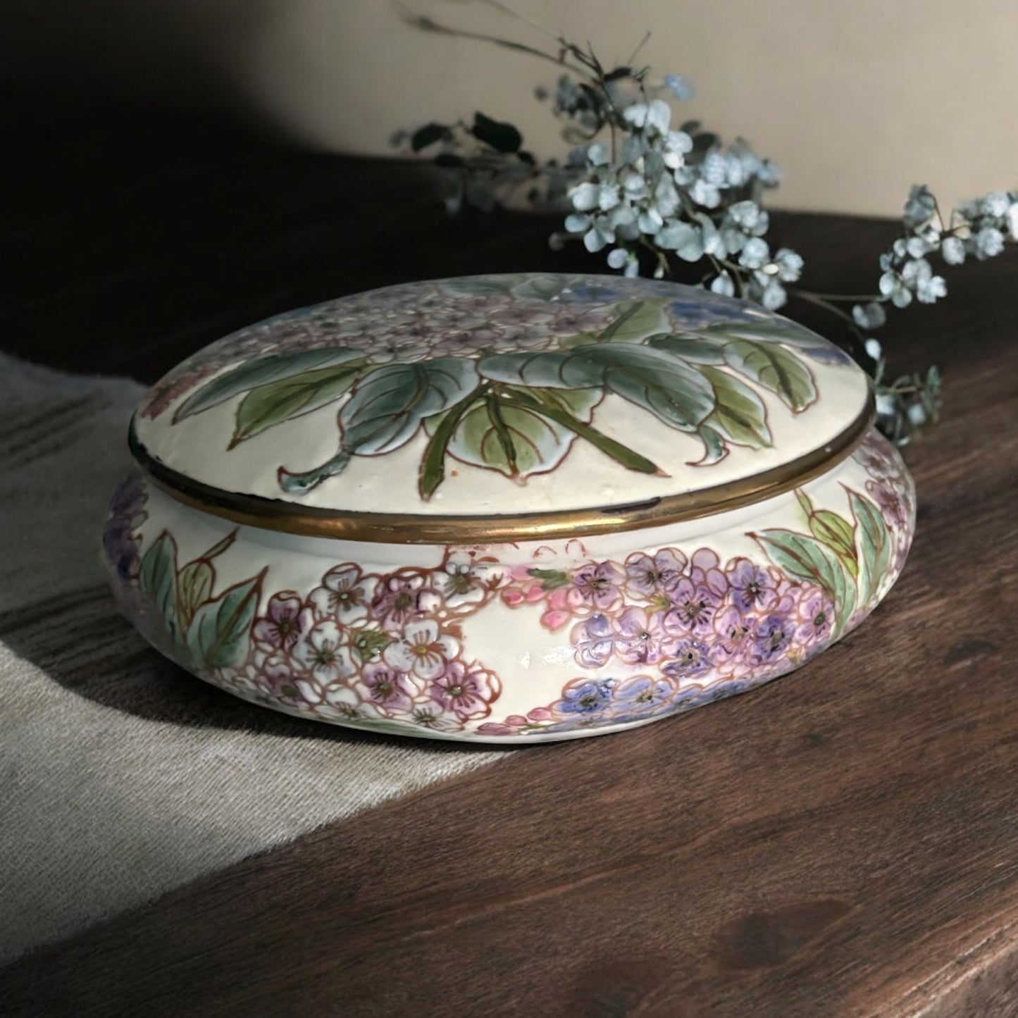 Vintage Porcelain Trinket Box Candle – Lavender + Vanilla (16.5oz)