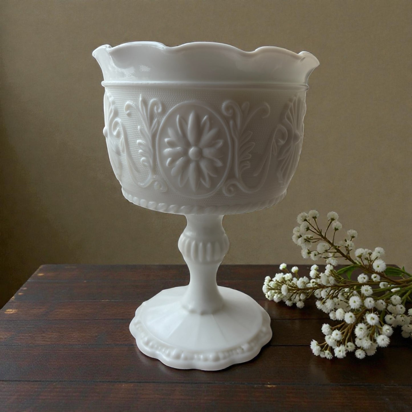 Antique Challinor & Taylor Milk Glass Floral Bowl – Frasier Fir (11.5oz)