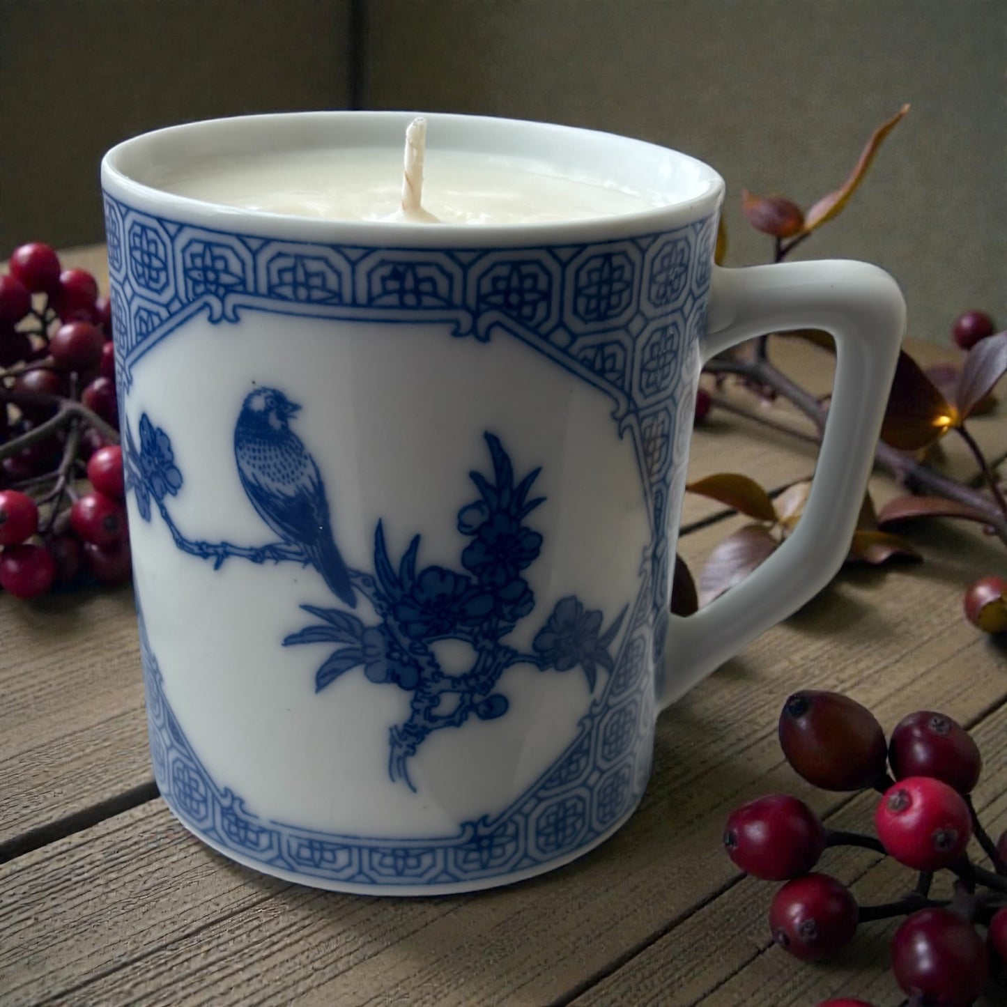 Blue & White Bird Mug Candle – Mistletoe (11oz)