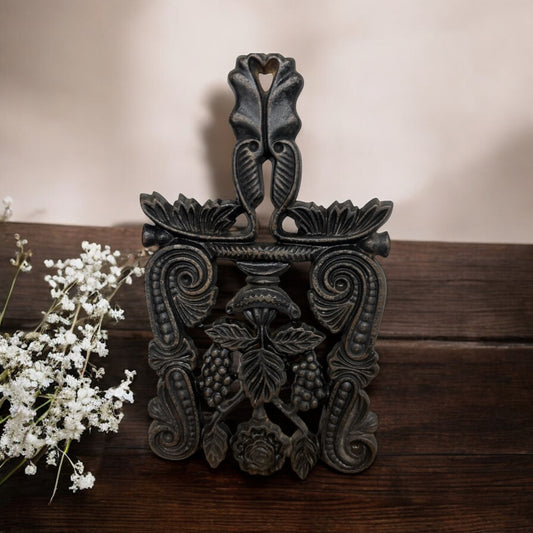 Cast Iron Trivet – Grape & Vine Design