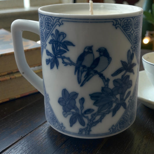 Blue & White Bird Mug Candle – Mistletoe (11oz)